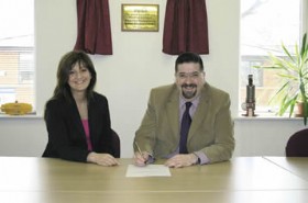 Croners Louise McGill and BVAAs Rob Bartlett sign contracts